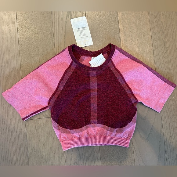 NWT- Fabletics Crop Top - Picture 1 of 6